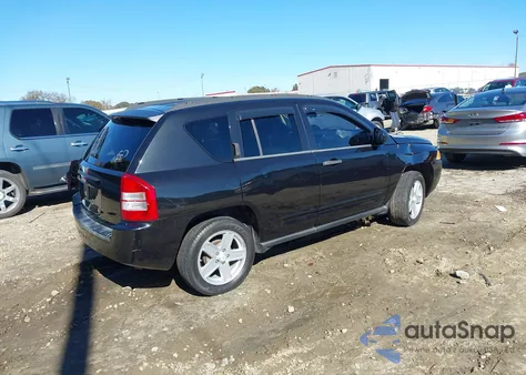 2008 Jeep Compass Sport z USA, uszkodzony, nr VIN 1J8FT47WX8D790665